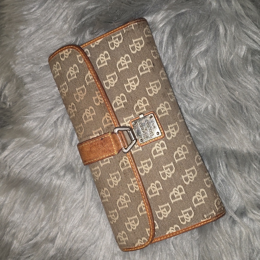 Dooney & bourke clasp canvas wallet